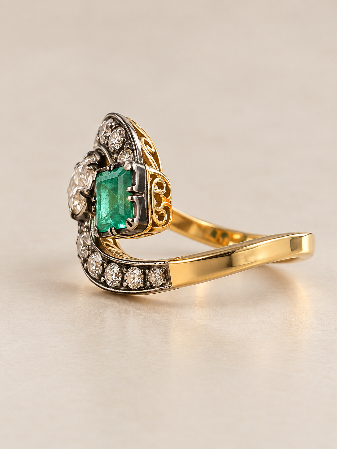 Anello antico smeraldo e diamanti