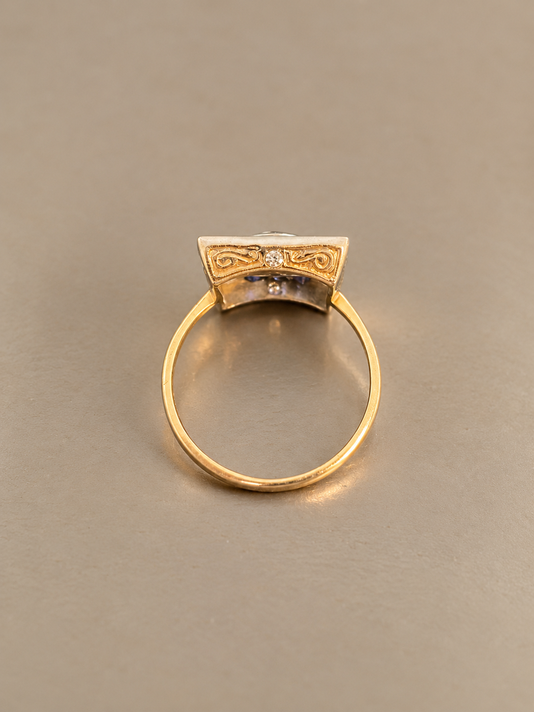 Anello Art Déco con diamanti e zaffiri