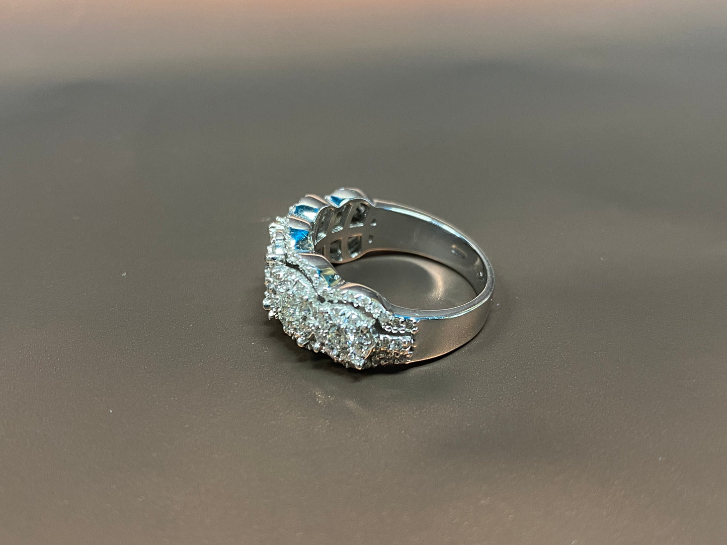 Anello pave’ di brillanti