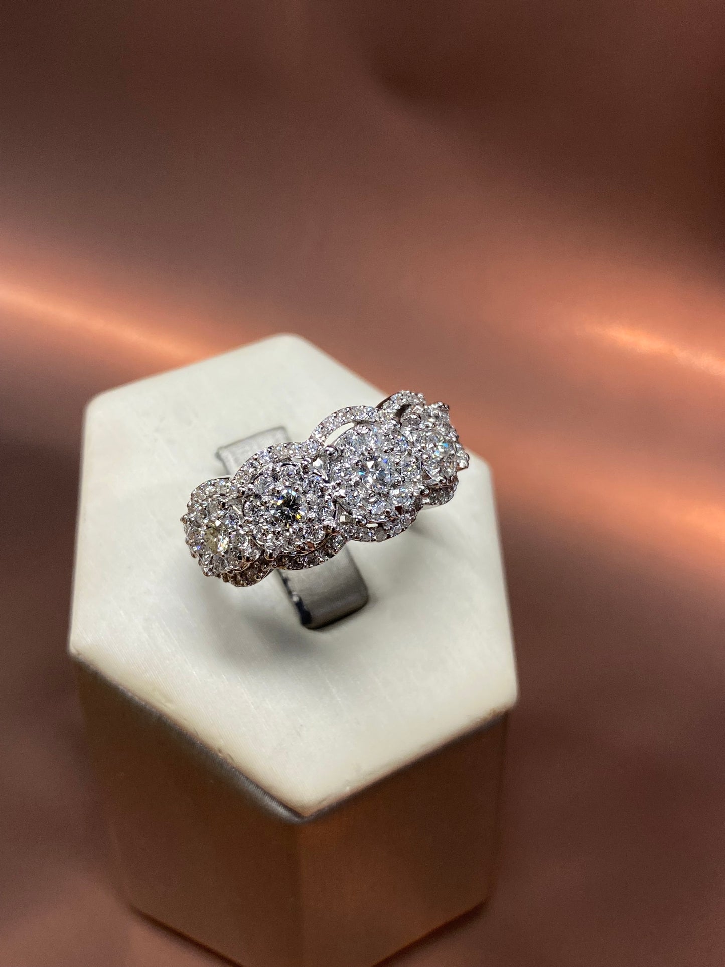 Anello pave’ di brillanti