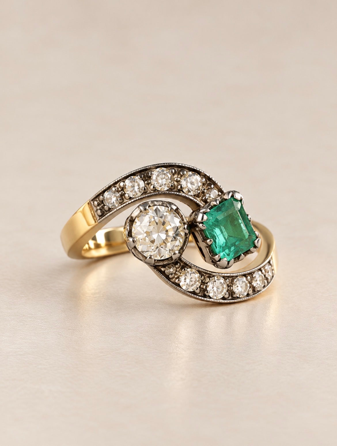 Anello antico smeraldo e diamanti