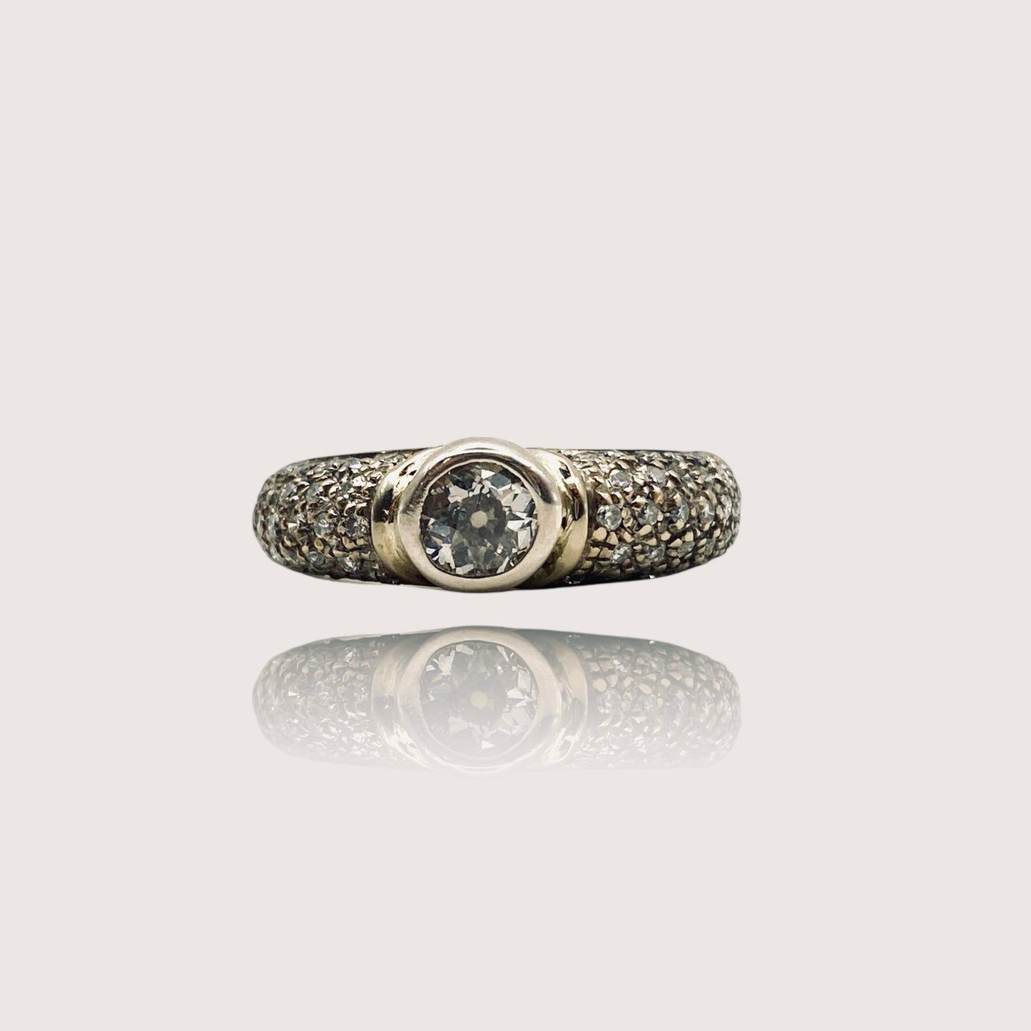 Anello pave’ di brillanti
