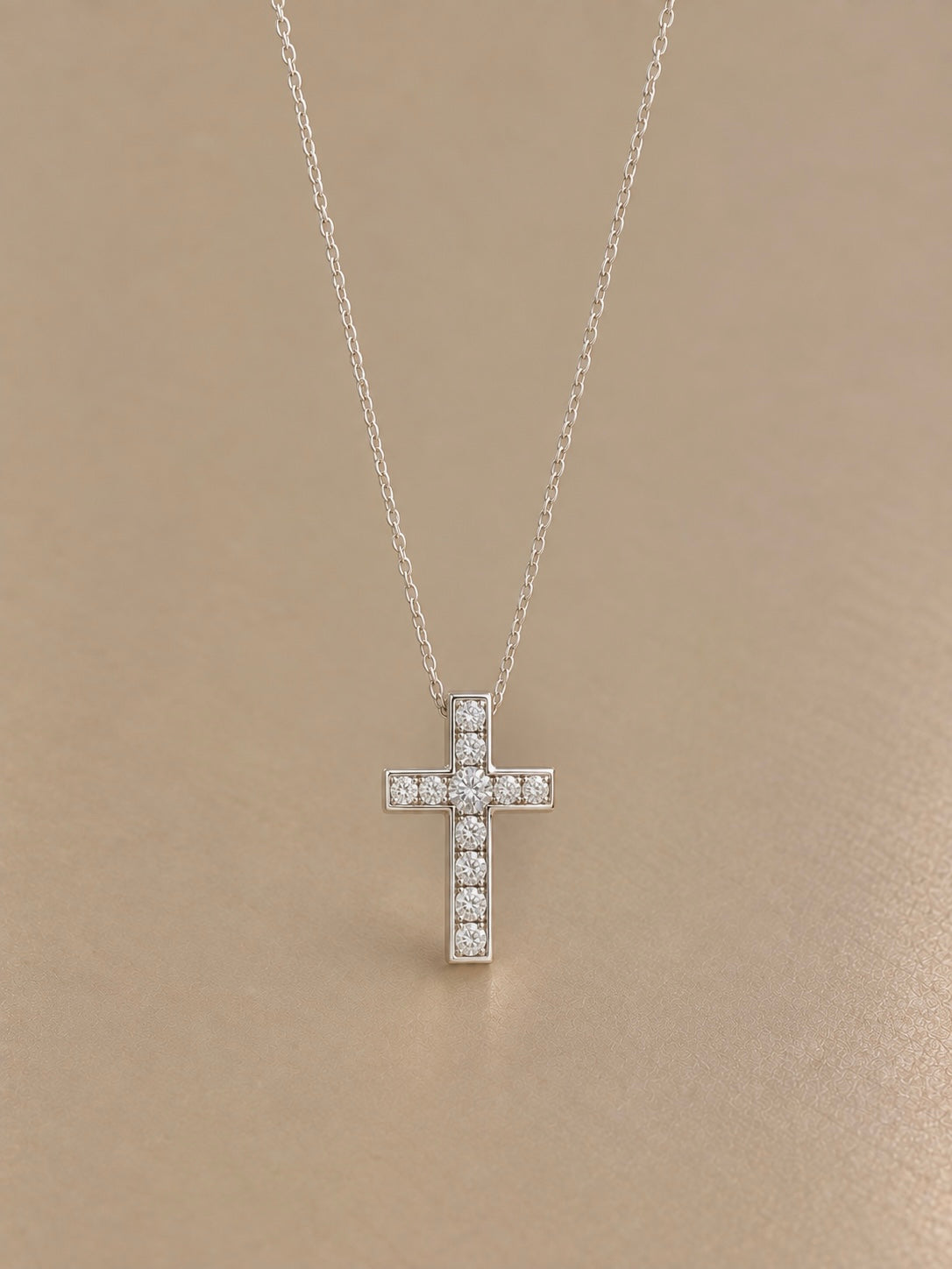 Croce in oro bianco e brillanti