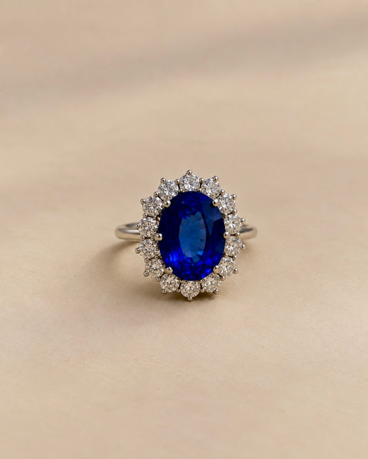 Anello con zaffiro e diamanti