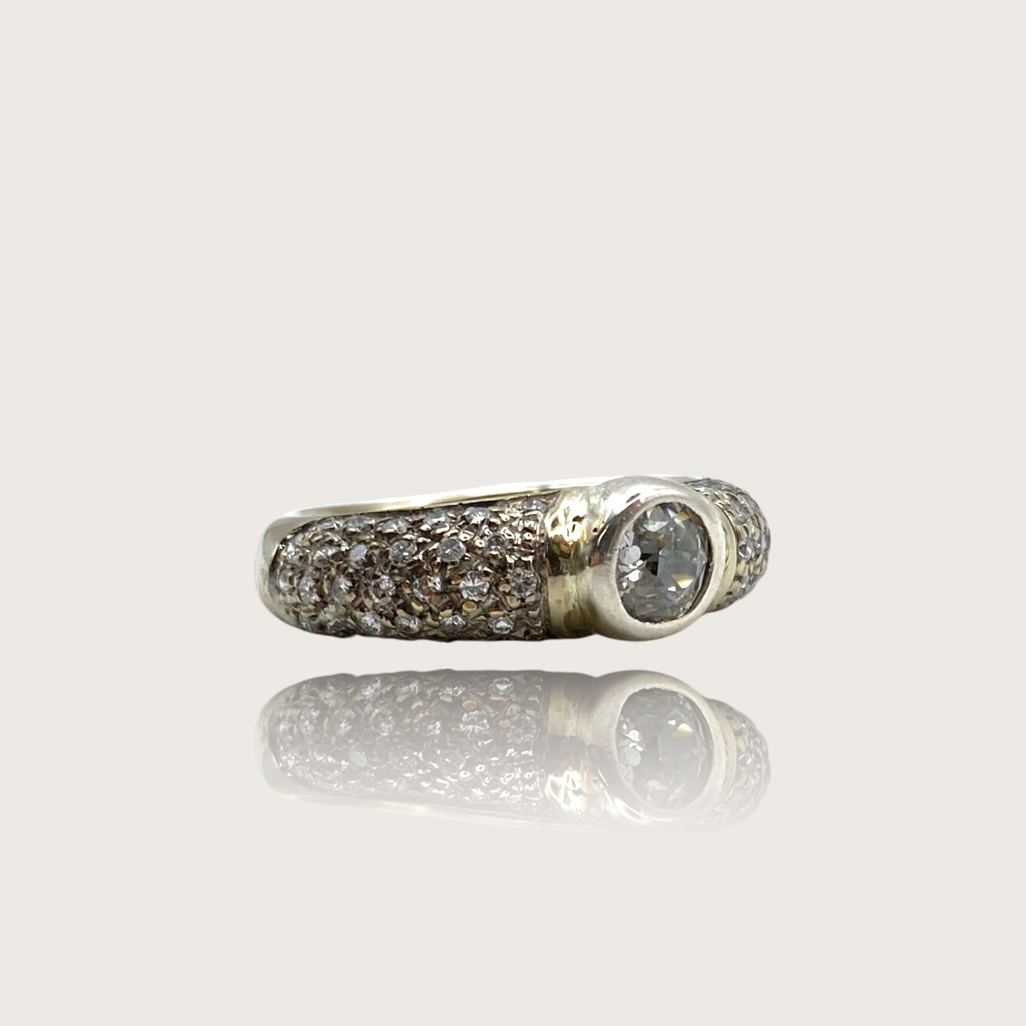 Anello pave’ di brillanti