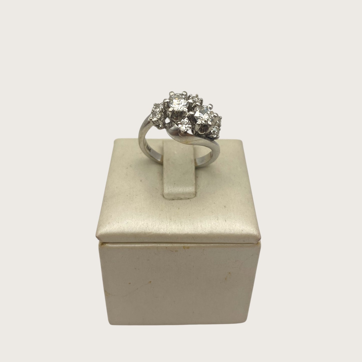 Anello contrarié