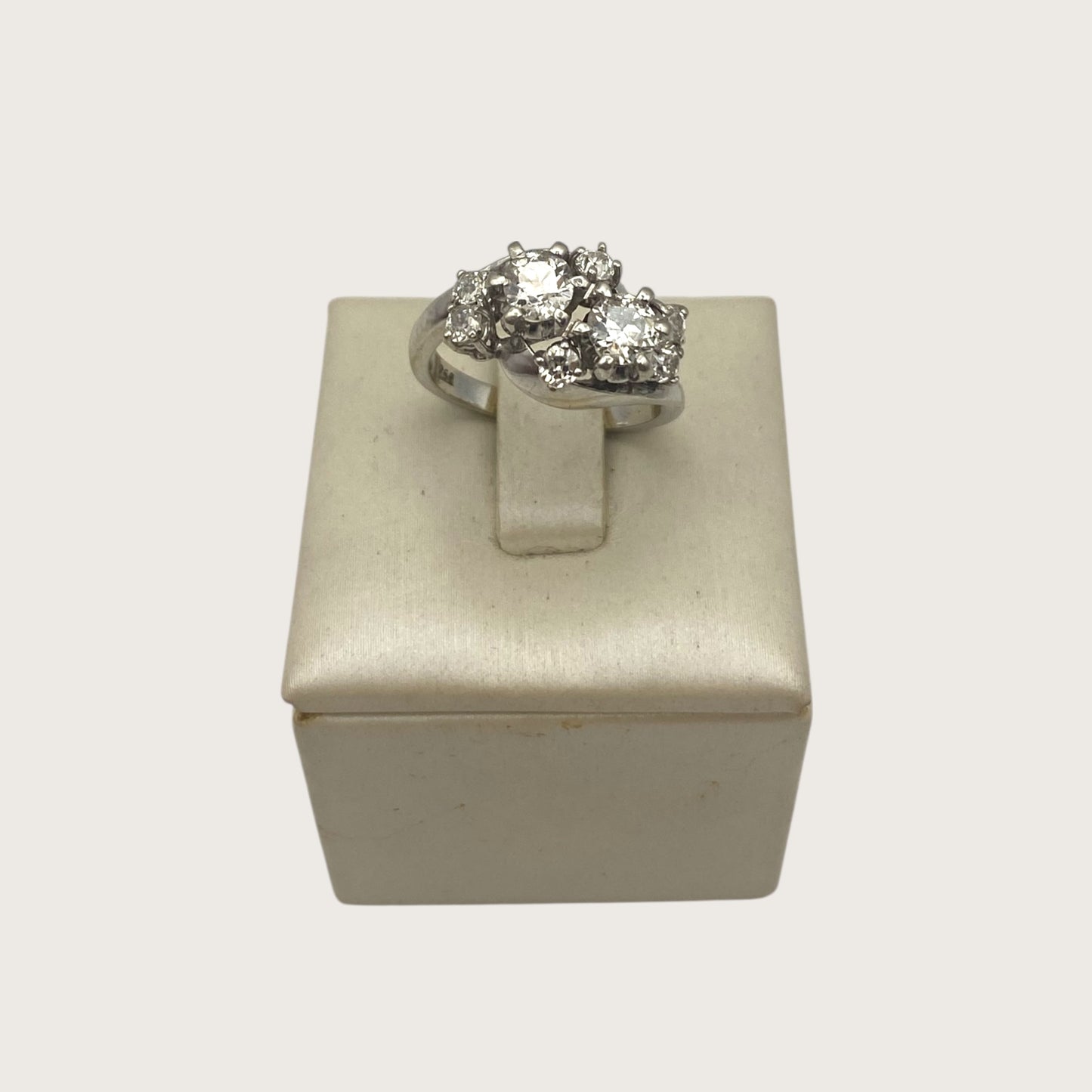 Anello contrarié