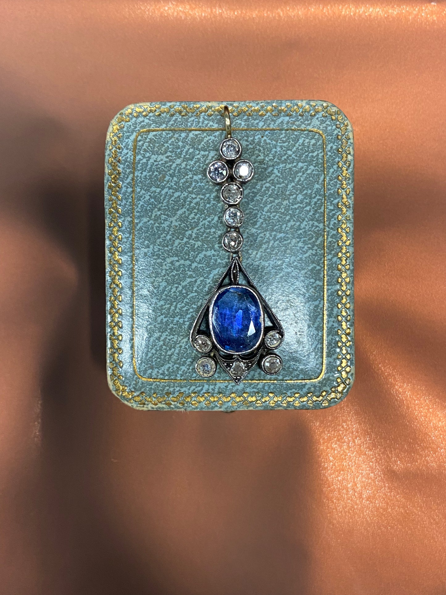 Ciondolo fine 800 con zaffiro naturale