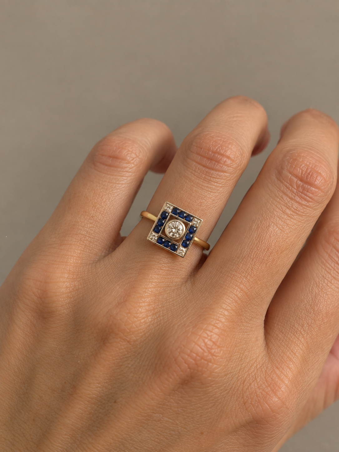 Anello Art Déco con diamanti e zaffiri