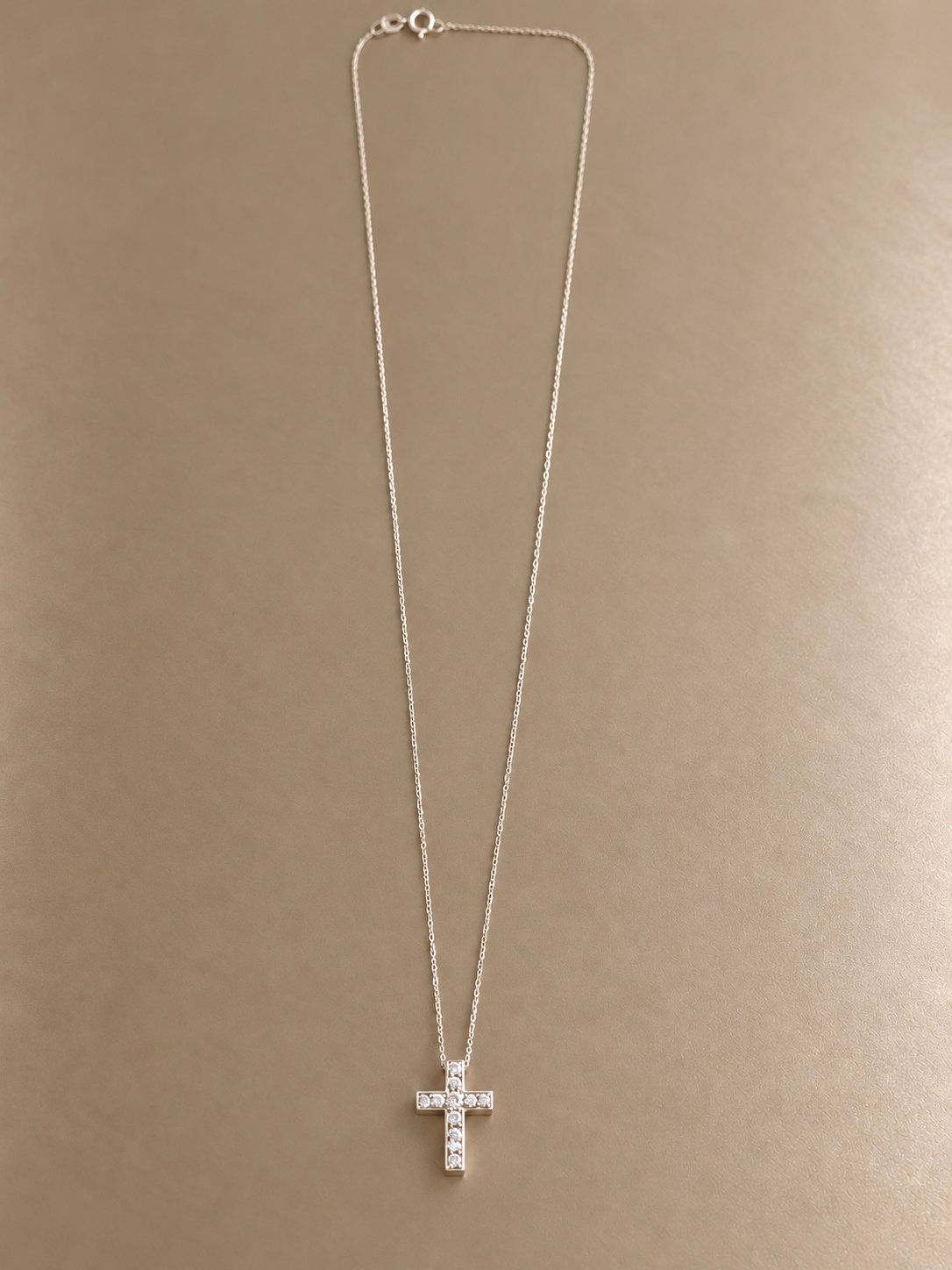 Croce in oro bianco e brillanti