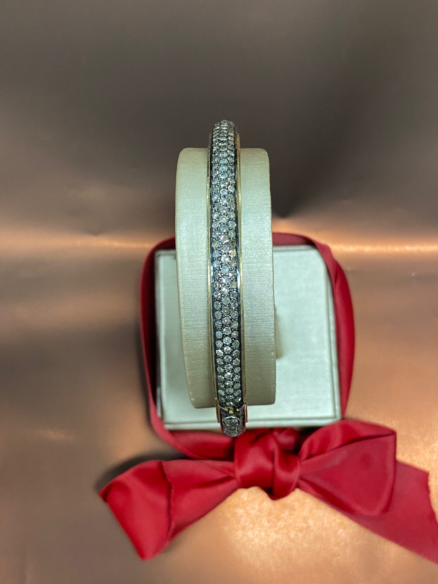 Bracciale bangle con diamanti