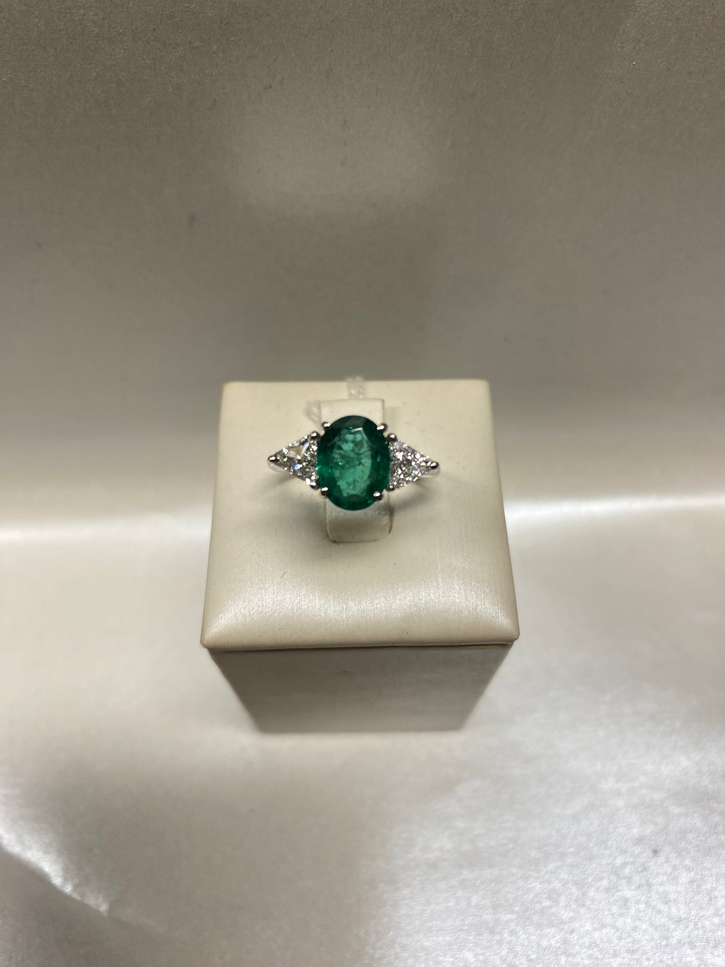 Anello smeraldo e Diamanti triangolari